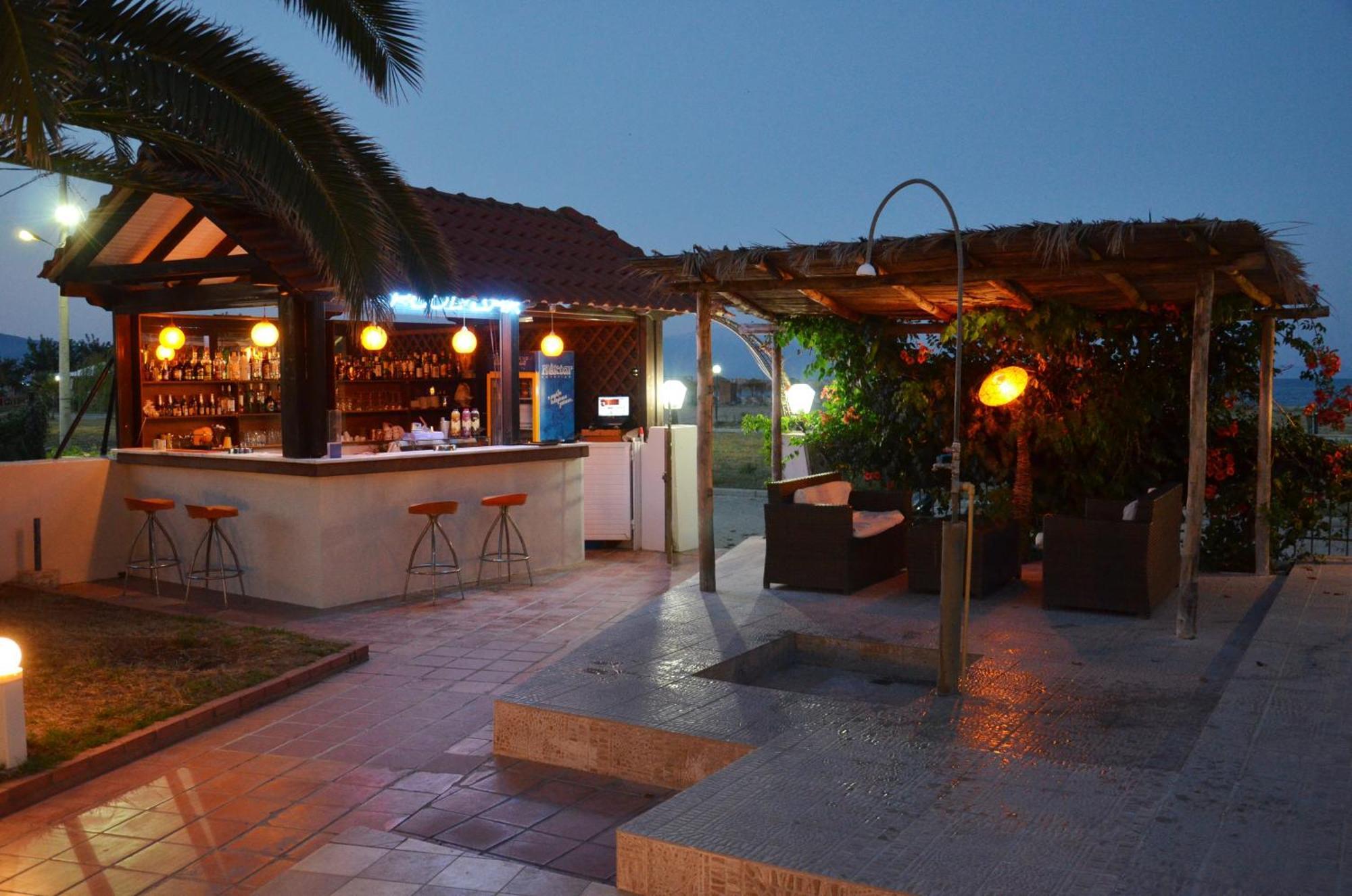 Rihios Hotel สตาวรอส ภายนอก รูปภาพ