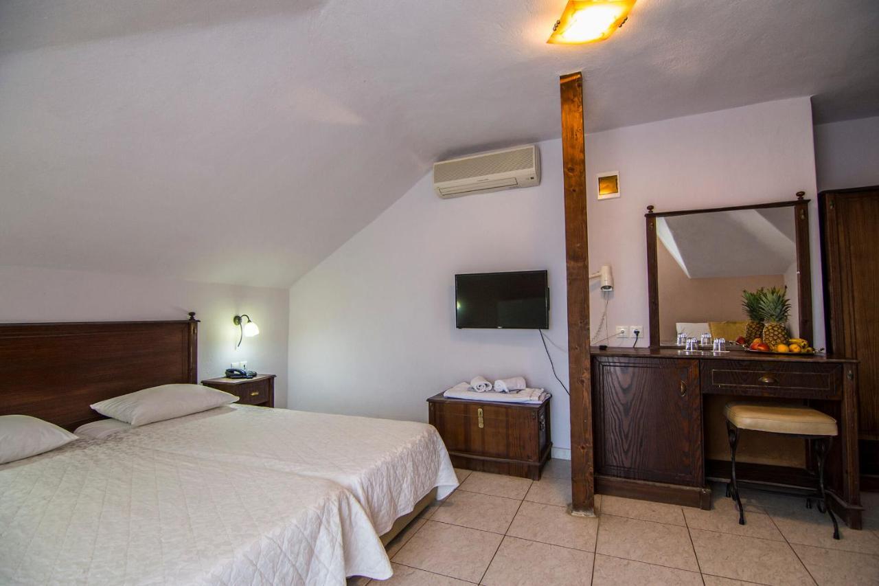 Rihios Hotel สตาวรอส ภายนอก รูปภาพ